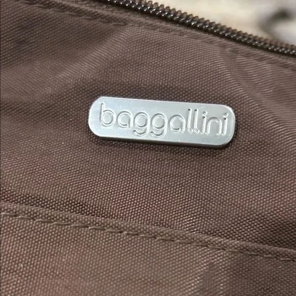 Baggallini Chocolate Messenger Bag - Picture 3 of 7